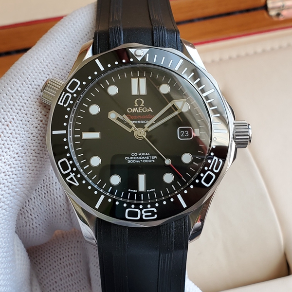 オメガ時計正面デザイン